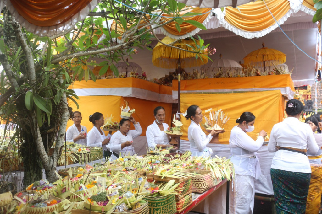 “Ngusabha Nini” Ungkapan Rasa Syukur Atas Limpahan Kemakmuran Yang Diberikan